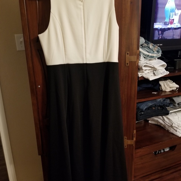 Dress - Picture 3 of 3